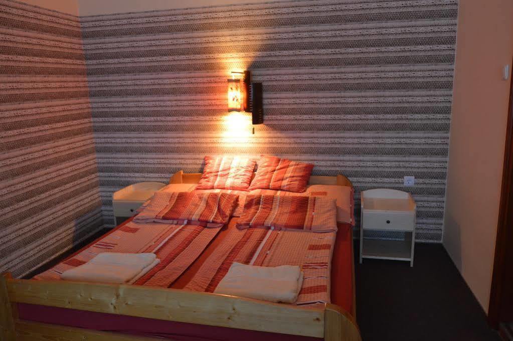 Flamingo Vendeghaz Bed & Breakfast Eğri Dış mekan fotoğraf